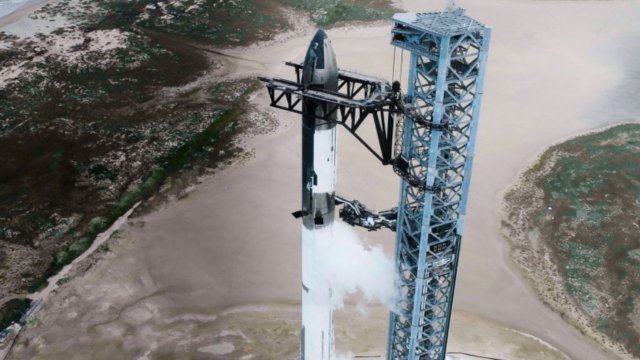 Dünyanın en güçlü roketinin fırlatılması için resmi izinler alındı