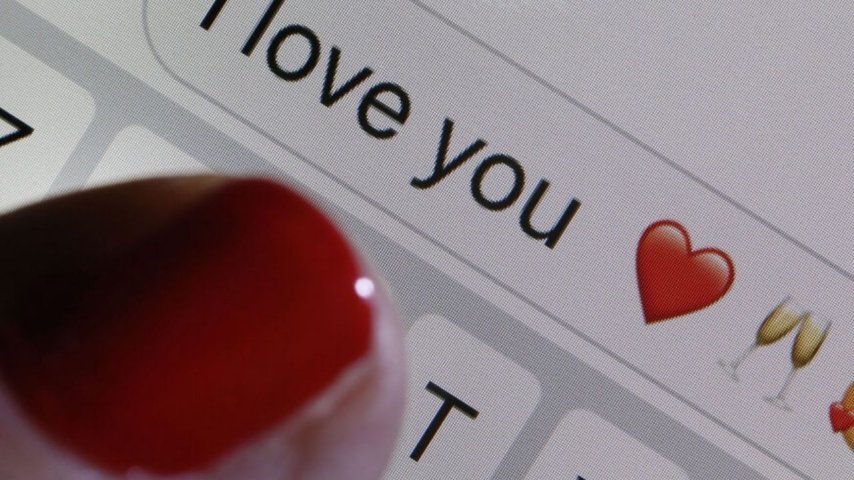 Kırmızı kalp ne anlama gelir? (2024) Kırmızı kalp emoji anlamı