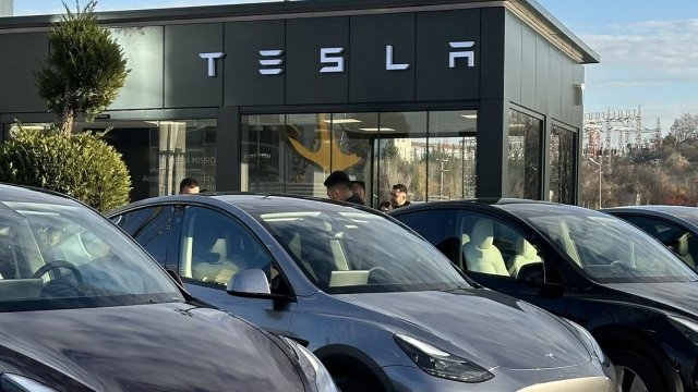 Tesla, Türkiye'de İlk Fiziksel Mağazasını Açarak Yeni Bir Döneme İmza Atıyor