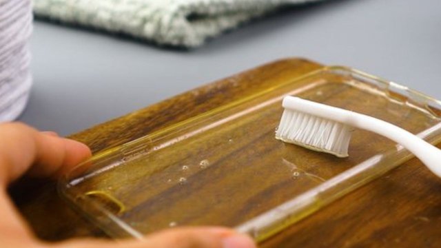 Sararmış şeffaf telefon kılıfı nasıl temizlenir? Çok basitmiş