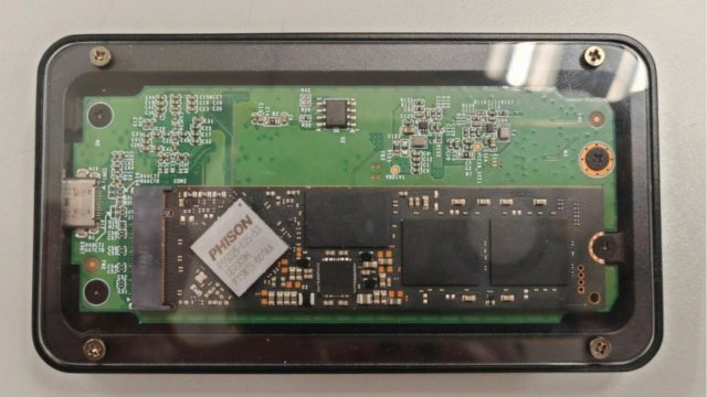 Micron, USB4'lü harici SSD'lerin hantal prototiplerini gösterdi