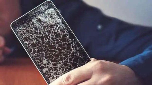 Neden Telefonun Ekranı Gider ve Nasıl Onarılır?