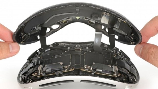Apple Vision Pro parçalarına ayrıldı!