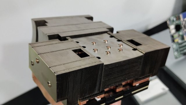 ASRock Rack, dünyanın en kompakt sunucusu MECAI-GH200'ü tanıttı