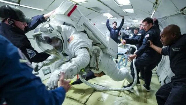 Amerikan astronotlara özel uzay giysisi yeniden tasarlandı