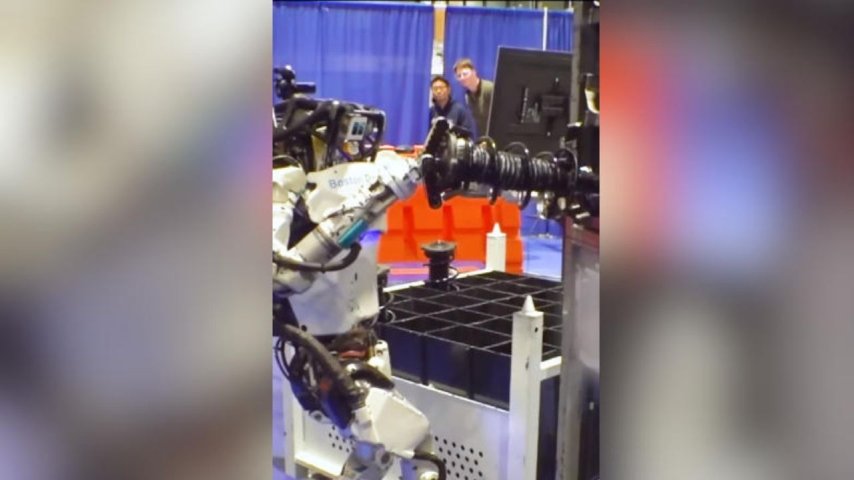 Elon Musk'ın Optimus robotlarına rakip 'Atlas' artık fabrikada çalışabilir
