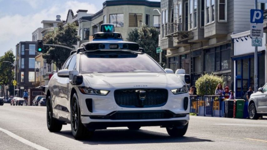Waymo, sürücüsüz taksi için beklediği izinleri aldı
