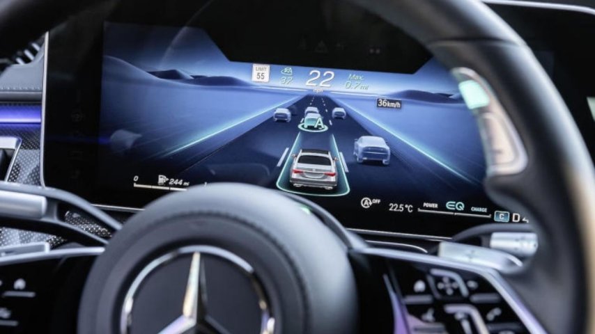 Mercedes, ABD için özel araç geliştirdi! Yola bakmaya gerek yok