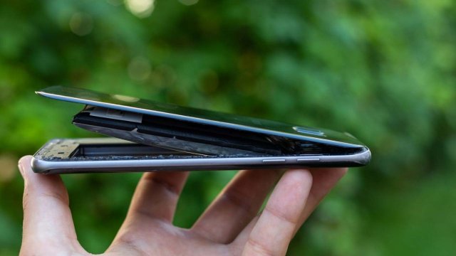 Akıllı telefon bataryası neden şişer? Ne yapmalı?