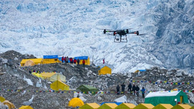 DJI, Everest'e ilk drone teslimatını gerçekleştirdi