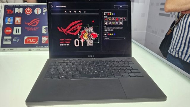 Asus,  E-Ink renkli ekranlı 'Dali' bilgisayar konseptini gösterdi