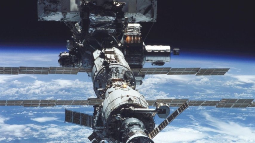 ABD'de akılalmaz olay! Bir ev sahibi çatısı kırıldığı için NASA'yı dava etti ABD'de akılalmaz olay! Bir ev sahibi çatısı kırıldığı için NASA'yı dava etti