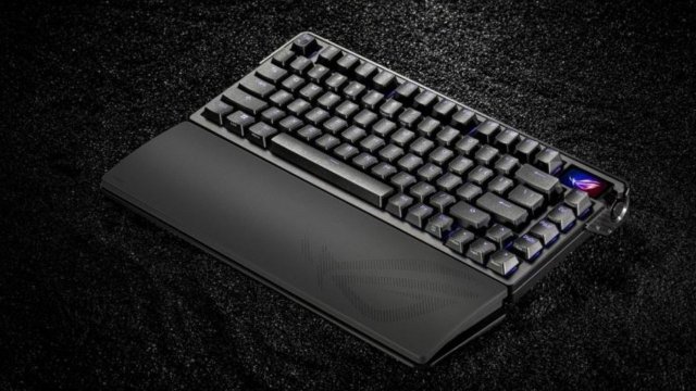 ASUS'un oyunculara özel ürettiği OLED ekranlı ROG Azoth Extreme klavye tanıtıldı