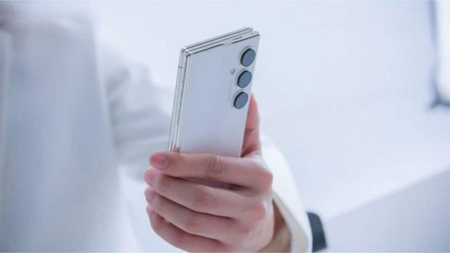 Tecno'nun Yeni Katlanabilir Telefon Konsepti: Phantom Ultimate 2