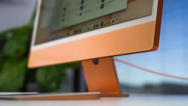 Apple Yeni 30 İnç iMac Üzerinde Çalışıyor