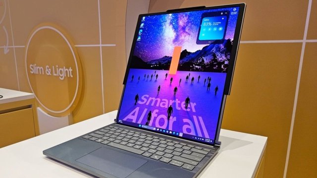 Samsung, notebook için katlanabilir ekranların seri üretimine başlıyor