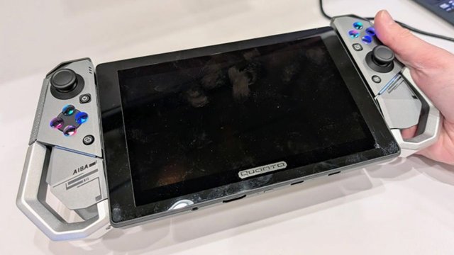 Intel, hem notebook hem de oyun konsolu olan teknolojisini tanıttı