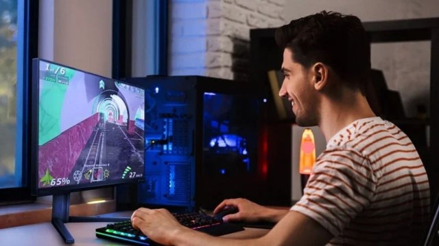 Philips, Evnia 25M2N5200U espor monitörünü tanıttı
