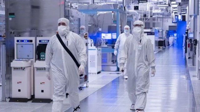 Intel, yıl sonuna kadar 24.000 kişiyi işten çıkaracak! Fabrikalar kurulmayacak