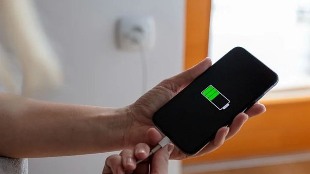 Pil Ömrü Uzun En İyi Bataryalı Android Telefonlar (2025)