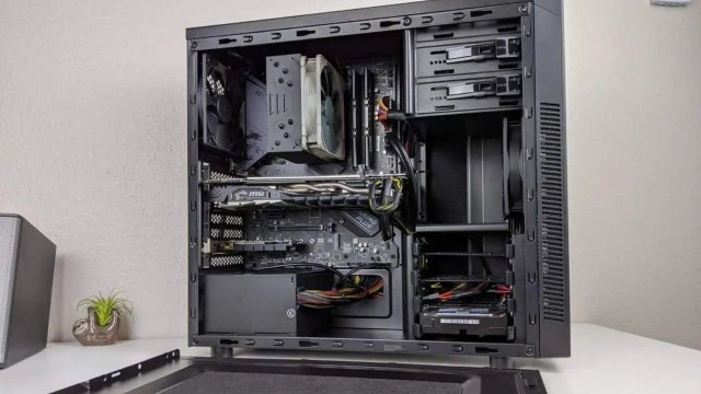 Kütüphanede Çalıştıracak Kadar Sessiz Boş PC Kasası Önerisi