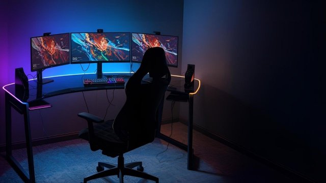 Kablo Dağınıklığını Gizleyen Çok Satan RGB Oyuncu Masaları