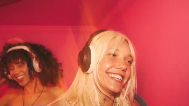 Efsanevi elektro gitar üreticisi Fender, ilk kablosuz kulaklık ve hoparlörlerini tanıttı