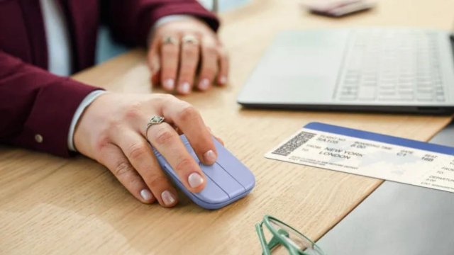 Logitech Mobi Fold Dokunmatik Kaydırma ve Hızlı Şarj Özellikli Katlanabilir Fare Tanıtıldı