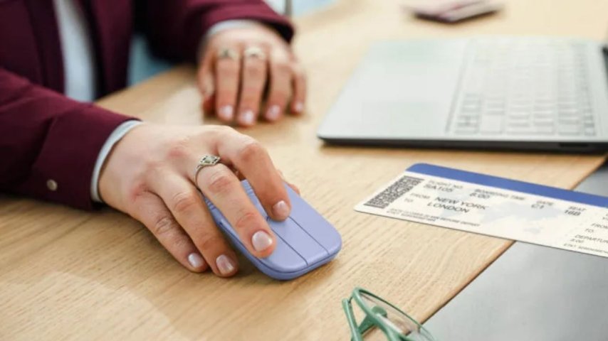 Logitech Mobi Fold Dokunmatik Kaydırma ve Hızlı Şarj Özellikli Katlanabilir Fare Tanıtıldı
