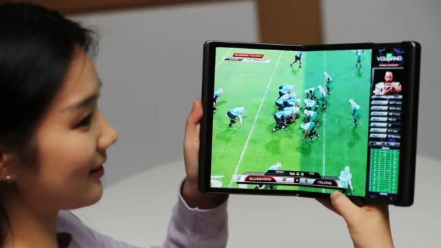 Samsung, katlanabilir ekrana sahip seri üretim bir  akıllı telefonu 2028'de piyasaya sürmeyi planlıyor