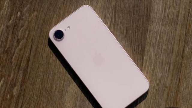 Akıllı telefon satışları %6 düşerken Apple ve Samsung pazar paylarını artırdı