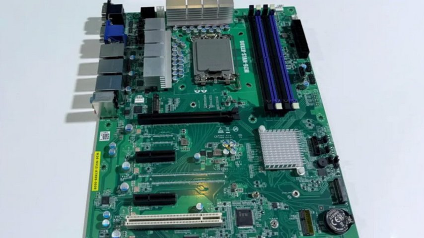 Intel Nova Lake S işlemciler için LGA 1954 soketli ilk anakartlardan biri sahnede