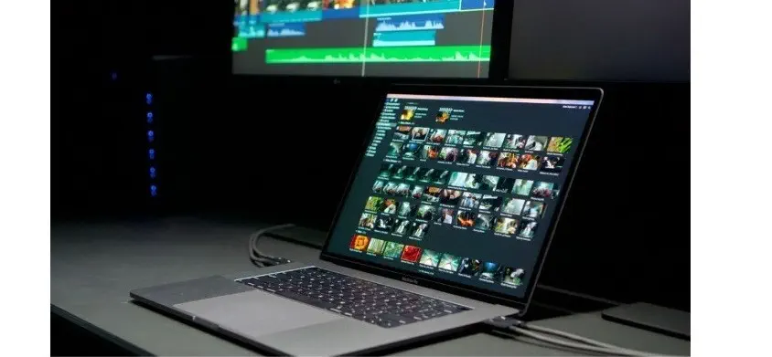 Apple MacBook Pro MR962TU/A Silver Notebook