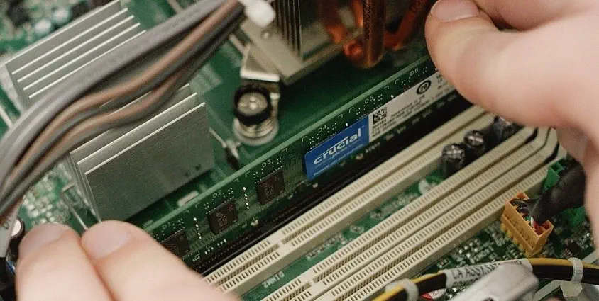 Crucial 8 GB DDR3 1600Mhz UDIMM Ram - CT102464BD16 