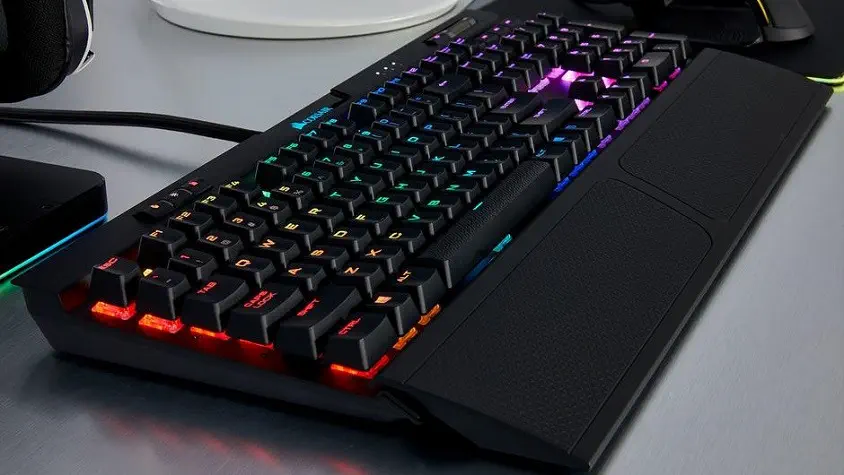 Corsair K70 RGB MK.2 Türkçe 2 x USB Port Medya Kontrol Tuşları Cherry MX Red Gaming Mekanik Klavye CH-9109010-TR