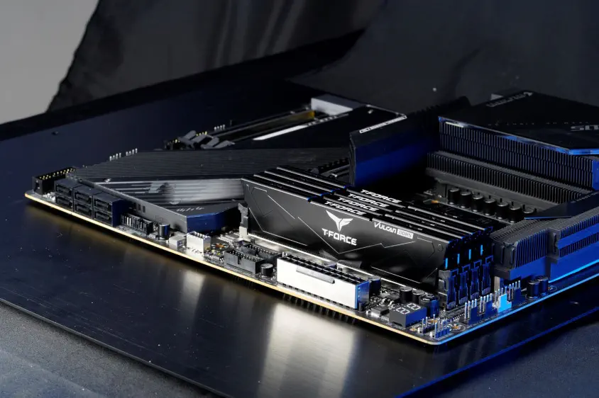 Team T-Force Vulcan 32GB (2x16GB) DDR5 5600Mhz CL32 Siyah OUTLET Gaming Ram