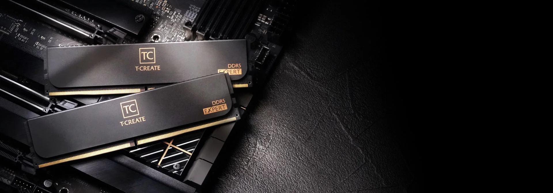 Team T-Create Expert 32GB(2x16GB) 6000Mhz DDR5 Siyah U-DIMM RAM (CTCED532G6000HC38ADC01)