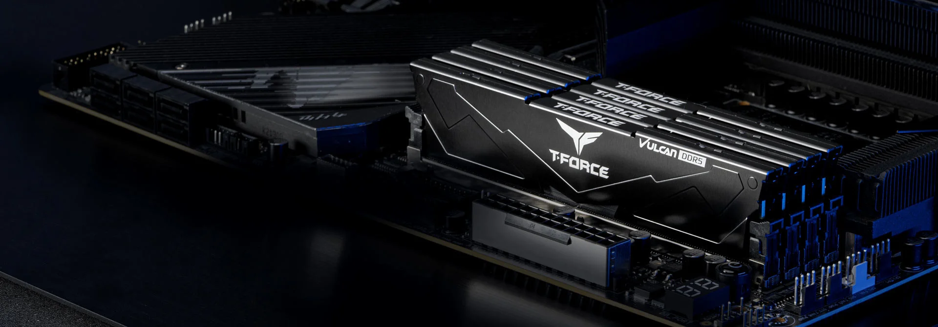 Team T-Force Vulcan Red 16GB (1x16GB) 6000Mhz DDR5 CL38 Kırmızı Gaming Ram (FLRD516G6000HC38G01)