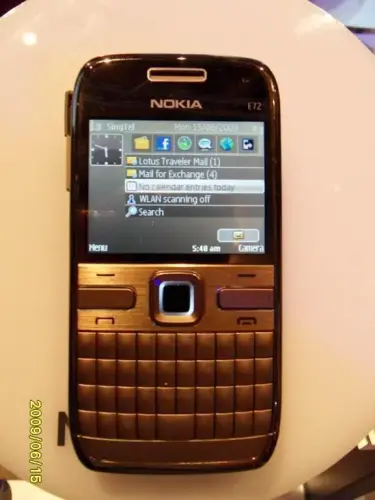 NOKIA E72 