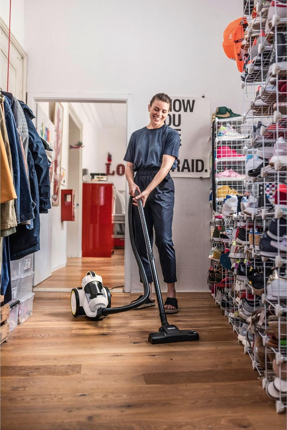 Karcher VC 3 700 W Toz Torbasız Süpürge