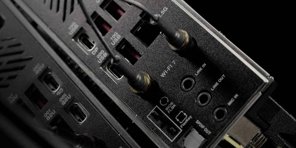 ASUS ROG STRIX B850-I GAMING WIFI Soket AM5 DDR5 8400+(OC)MHz Mini-ITX Gaming Anakart