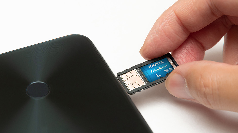 Kioxia Exceria G2 LMEX2L001TG2 1TB 100MB/s Micro SDXC U3 Hafıza Kartı 